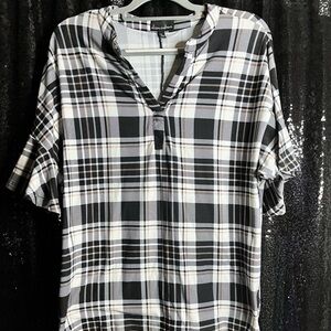 Alison Andrews‎ Woman’s Button up top